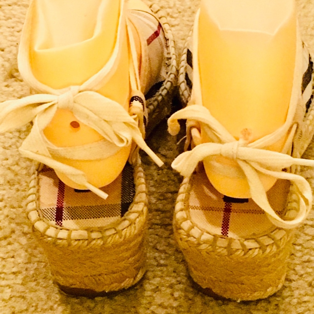 💯% Authentic Burberry Nova Check Espadrilles - Picture 3 of 5